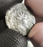 Moeda Romana Póstumo – Antoniniano MONETA (263-265 d.C)