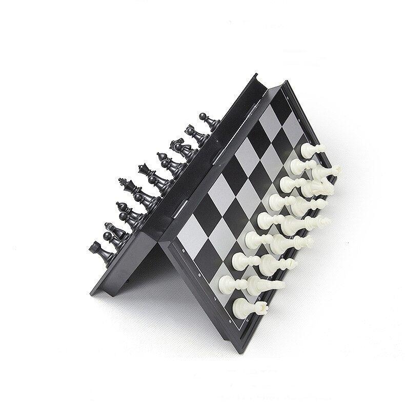 Yasorn Jogo de xadrez dobrável Jogo de tabuleiro de xadrez magnético de  madeira com peça de xadrez artesanal/slots de armazenamento para crianças e  adultos iniciante